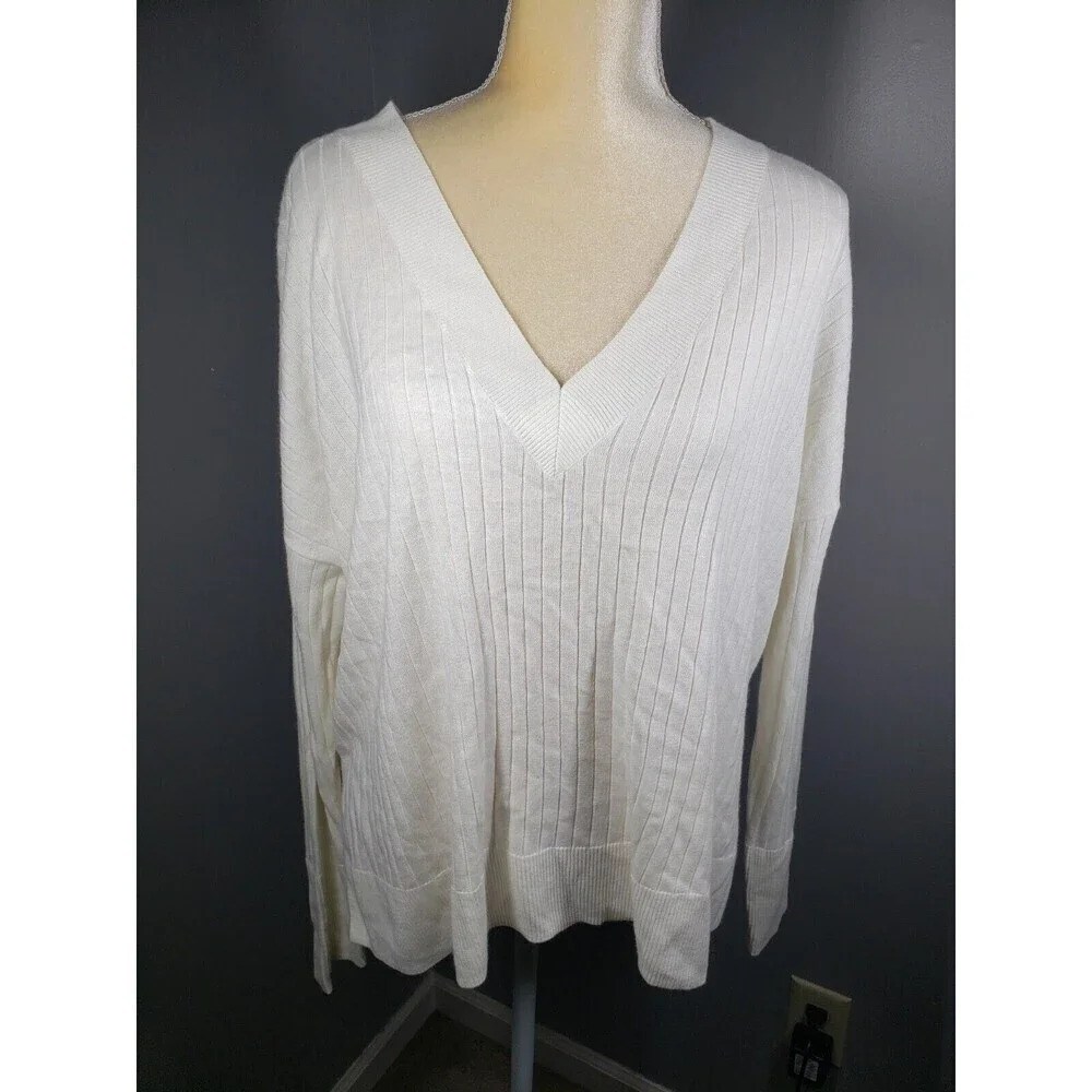 New Treasure & Bond Women's Size L White Lightweight Knit Ribbed V-Neck Sweater